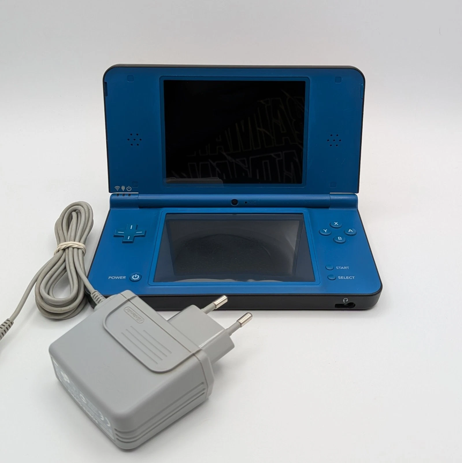Nintendo DSi XL — con caricatore e pennino