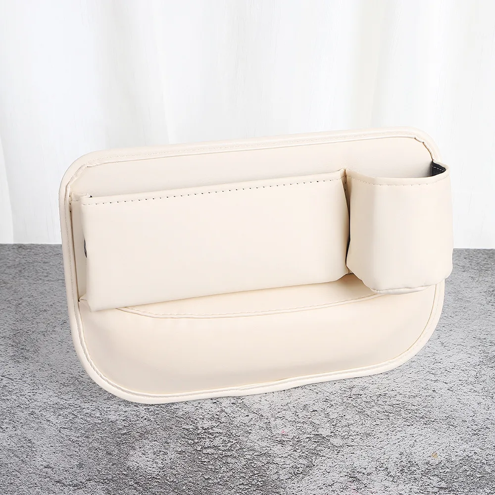 Organizer tra sedile e console dell'auto